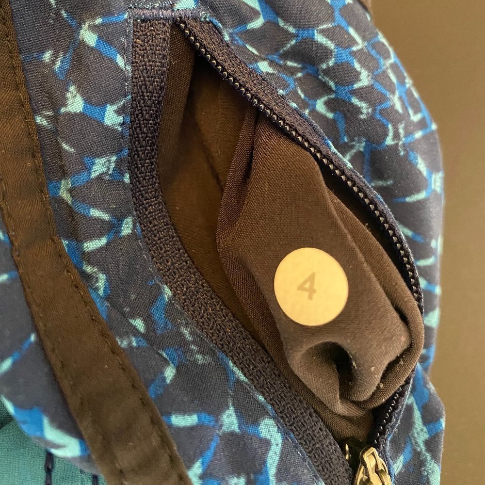 Lululemon Tracker Short III Samba Snake Kayak Blue Hero Blue Size 4